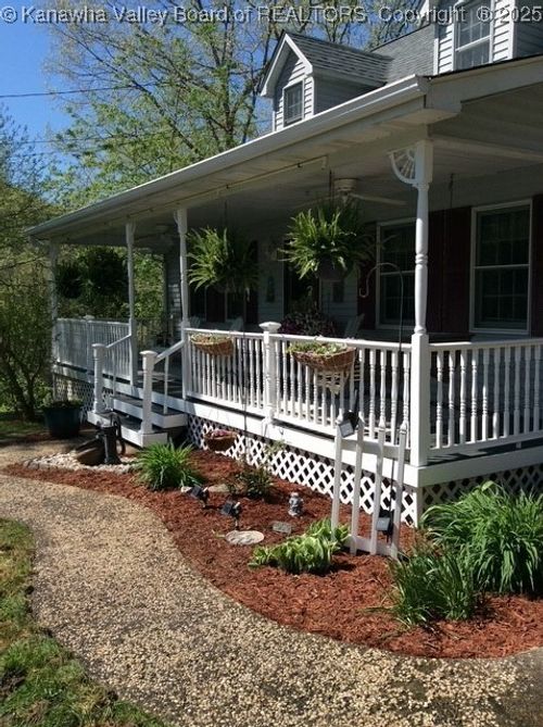 61 Mannon Dr, Alum Creek, WV, 25003-9541 | Card Image