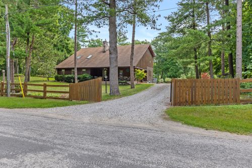 9936 Ontario St, Port Franks, ON, N0M2L0 | Card Image