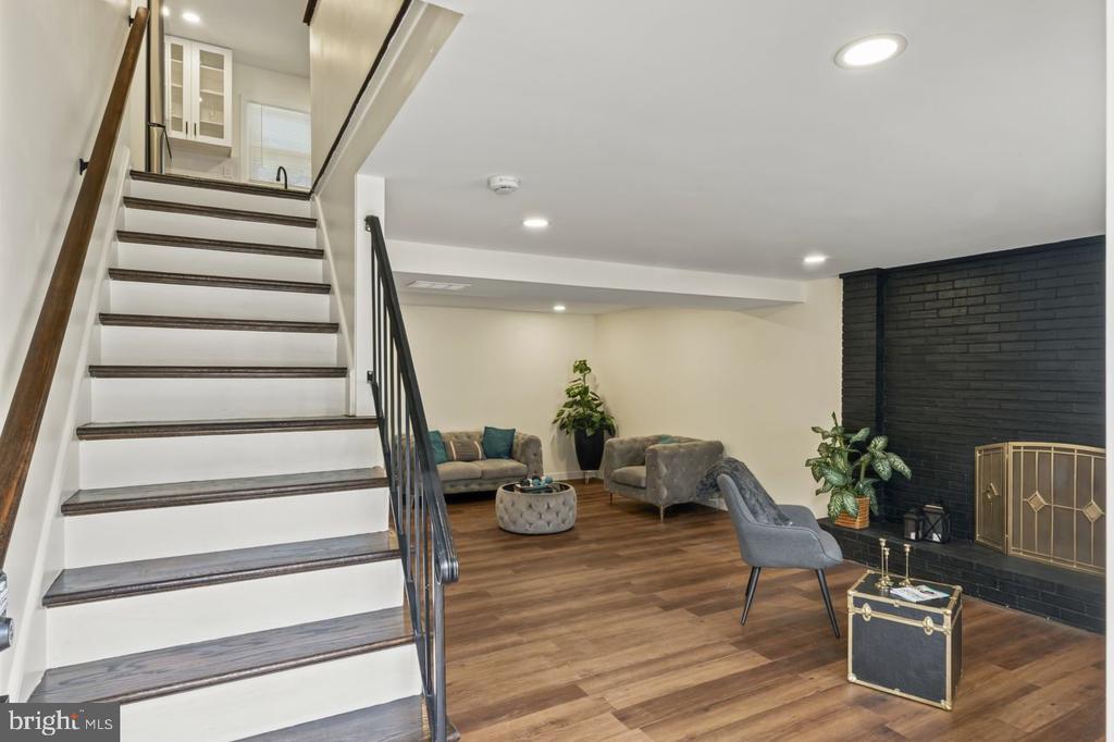 Residential in WOODBRIDGE 5