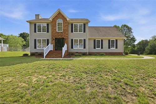 1105 Deerfield Dr, Reidsville, NC, 27320-8399 | Card Image