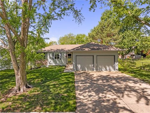 13020 S Raintree Dr, Olathe, KS, 66062-1310 | Card Image