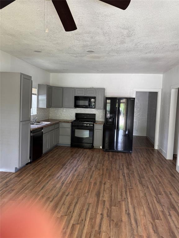 Residential Lease in Luling 5