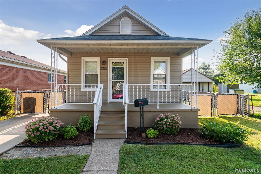 16th St, Wyandotte, MI 48192