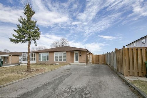 35 Deeside Cres, Brampton, ON, L6T3L8 | Card Image