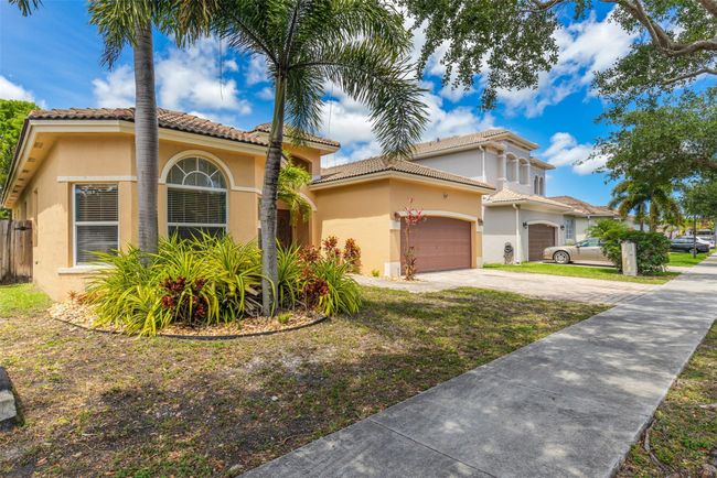 2015 Se 18 Th Ct, House other with 4 bedrooms, 3 bathrooms and null parking in Homestead FL | Image 4