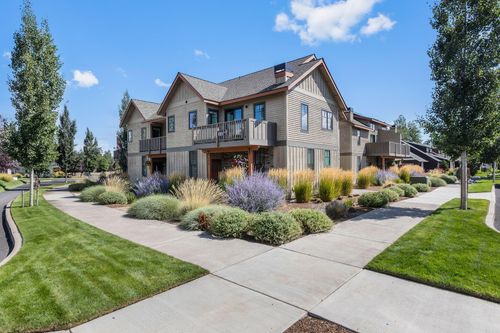 390 S Pine Meadow St, Sisters, OR, 97759-2527 | Card Image