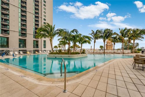 4212-601 Ne 1st Ave, Miami, FL, 33132-2199 | Card Image