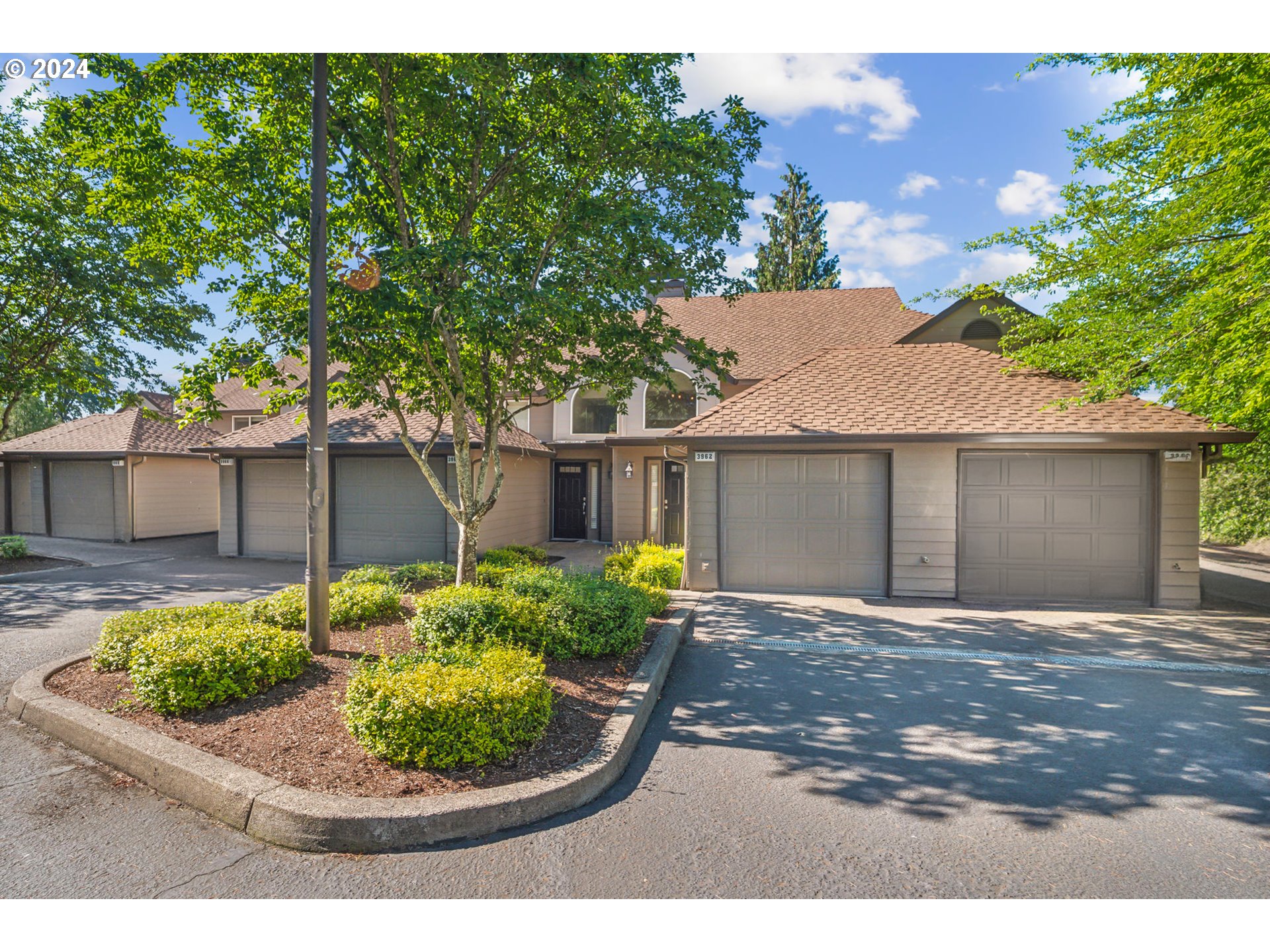 Carman Dr, Lake Oswego, OR 97035