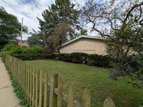a-1958 W Morse Ave, Chicago, IL, 60626-5118 | Card Image