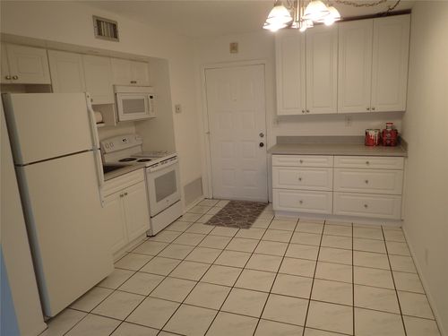 202b-2700 Riverside Dr, Coral Springs, FL, 33065 | Card Image