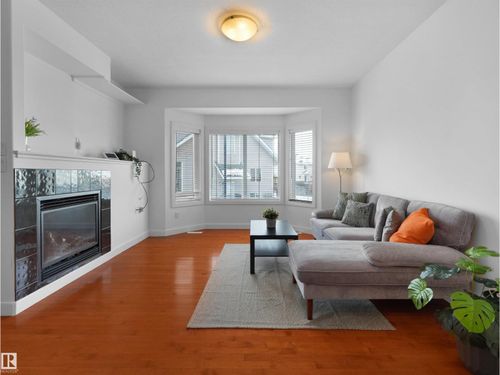 11-13215 153 Ave Nw, Edmonton, AB, T6V0B6 | Card Image