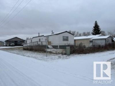 9713 102 Ave, House other with 3 bedrooms, 2 bathrooms and null parking in Clairmont AB | Image 3