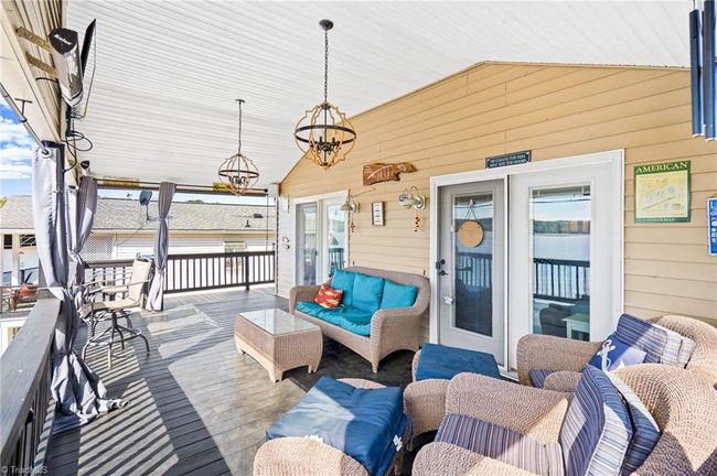 Freshly stained railings & deck | Image 12