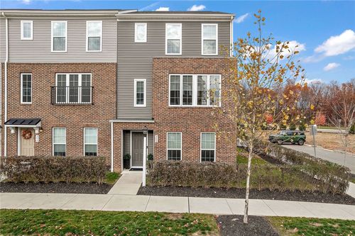 202 Gress Rd, Cranberry Twp, PA, 16066-7943 | Card Image