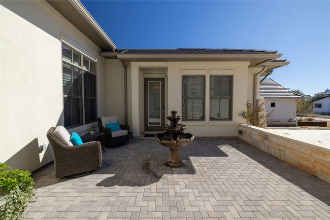 Courtyard area with relaxing water feature | Image 4
