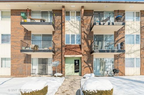 apt-e4-5s100 Pebblewood Ln, Naperville, IL, 60563-9056 | Card Image