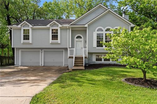 10007 E 70th Ter, Raytown, MO, 64133-6672 | Card Image