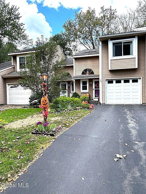 26 Wilan Ln, Albany, NY, 12203-4431 | Card Image
