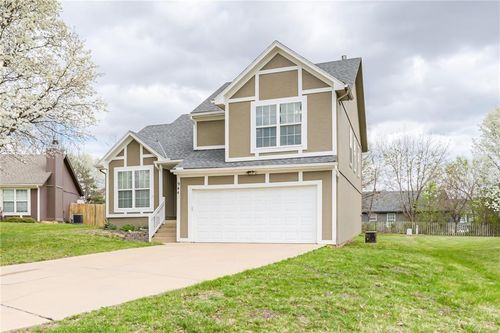 944 N Pine St, Olathe, KS, 66061-6333 | Card Image