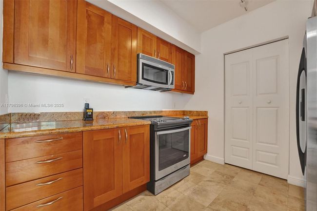 UNIT-2105W - 1745 E Hallandale Beach Blvd, Condo with 2 bedrooms, 2 bathrooms and null parking in Hallandale Beach FL | Image 17