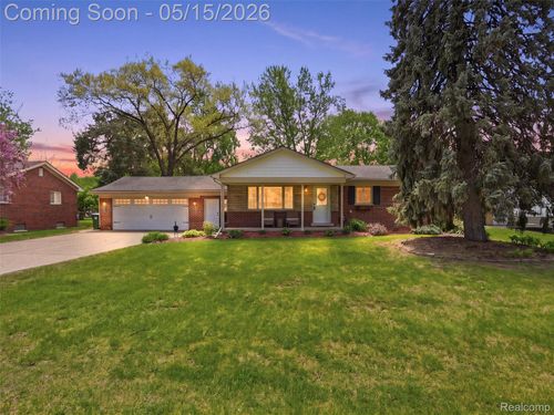 4574 Fella St, Shelby Twp, MI, 48316-4032 | Card Image