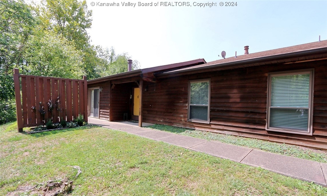 Hunters Ridge Rd, Charleston, WV 25314