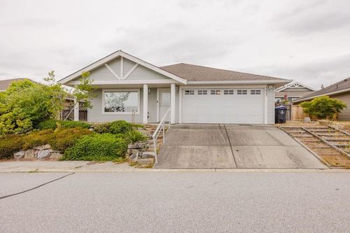 5687 Emily Way, Sechelt, BC, V7Z0N5 | Card Image