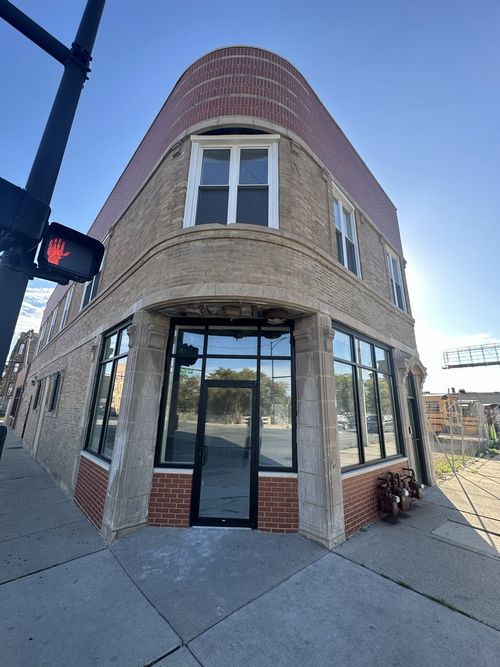 3601 W Harrison St, Chicago, IL, 60624-3621 | Card Image