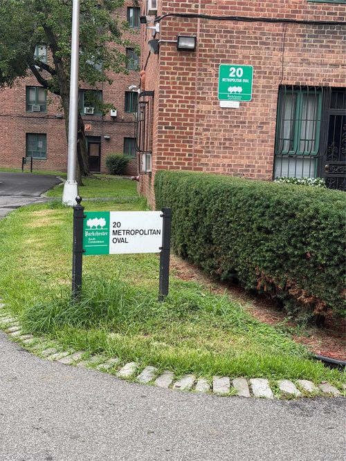 5e-20 Metropolitan Oval, Bronx, NY, 10462-6762 | Card Image