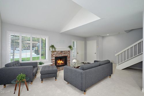 82-24425 Vanowen St, West Hills, CA, 91307-2642 | Card Image