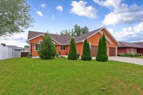 1905 Prairie Ln Ne, Owatonna, MN, 55060-5182 | Card Image