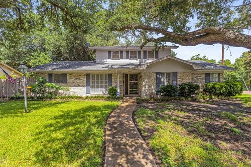 1604 N Cleveland Ave, Cameron, TX, 76520-2115 | Card Image