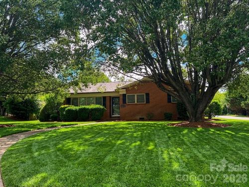 2171 6th St Ne, Hickory, NC, 28601-1544 | Card Image