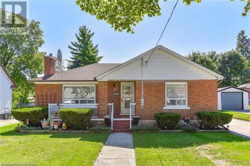143 Talbot St, Kitchener, ON, N2M2B2 | Card Image