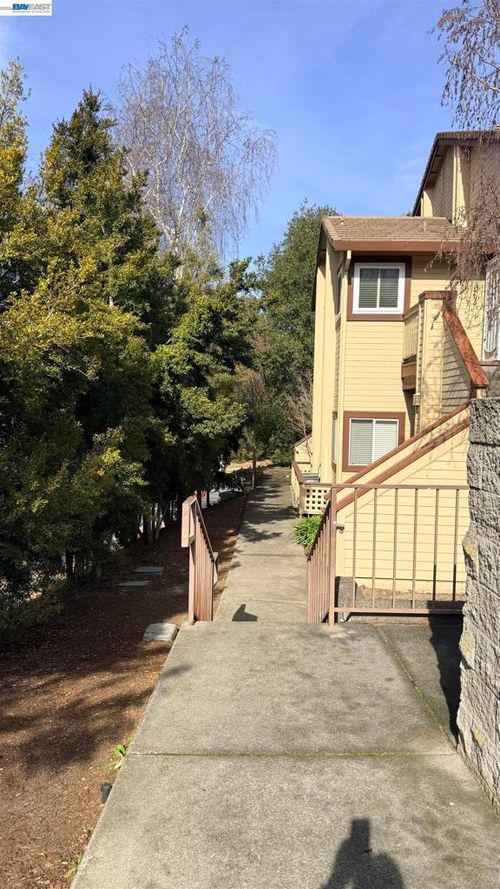 103 Tuscany Ct, Hercules, CA, 94547-2204 | Card Image