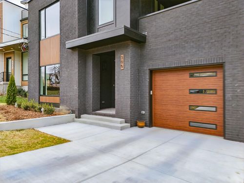 305 37th Ave N, Nashville, TN, 37209-3902 | Card Image