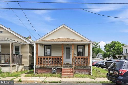 3 Norwood Dr, MARCUS HOOK, PA, 19061-4204 | Card Image