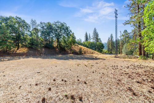 221 Davis Dr, Weaverville, CA, 96093 | Card Image