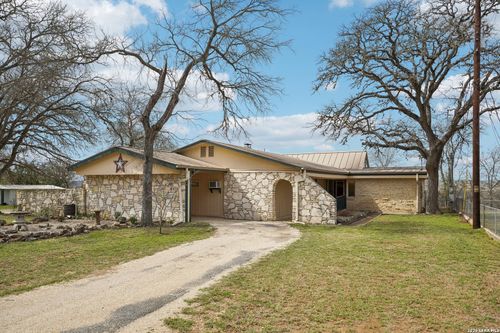 153 Hilltop Dr, Kerrville, TX, 78028-7070 | Card Image
