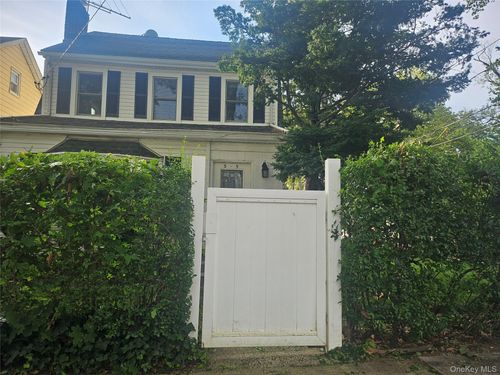 256-15 Pembroke Ave, Great Neck, NY, 11020-1035 | Card Image