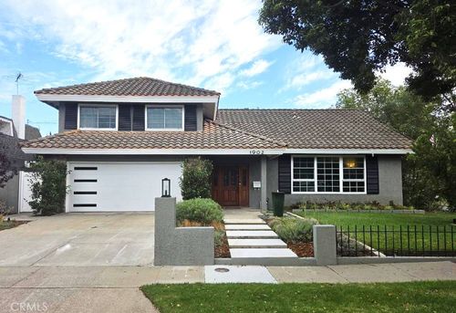 1902 E Avalon, Santa Ana, CA, 92705 | Card Image