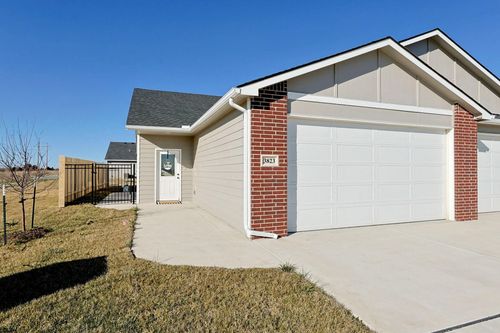 3833 S Bluelake Ct, Wichita, KS, 67215-3201 | Card Image