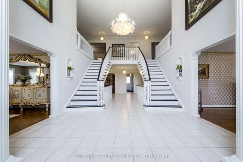 1 Radley St, Woodbridge, ON, L4L8J7 | Card Image