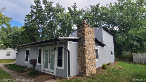6351 Beth, Brighton, MI, 48116-2103 | Card Image
