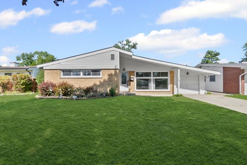 7240 Palma Ln, Morton Grove, IL, 60053-1133 | Card Image