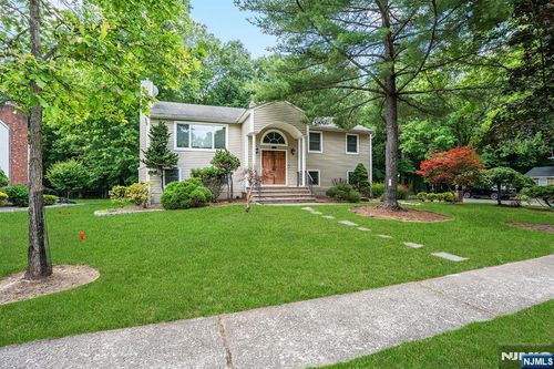 21 Kennedy Cir, Closter, NJ, 07624-1406 | Card Image