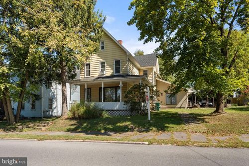 204 Lackawanna Ave, EAST STROUDSBURG, PA, 18301-2218 | Card Image