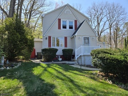 8 Forest Rd, Budd Lake, NJ, 07828-2104 | Card Image