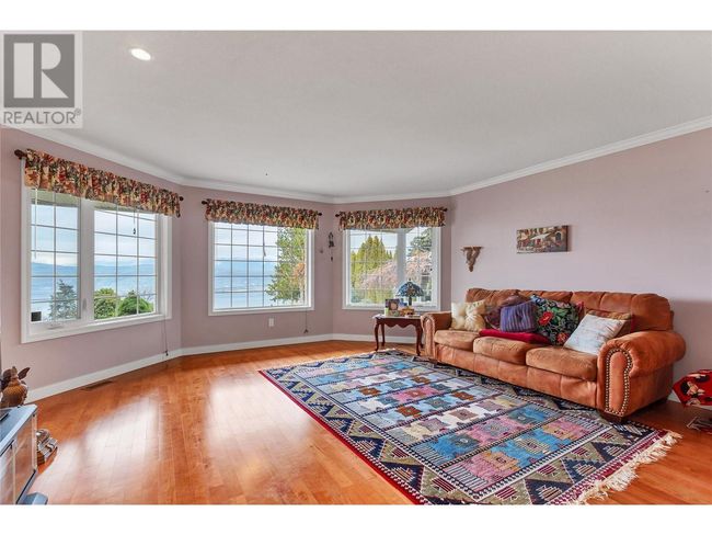 7603 Baker Hogg Rd, House other with 3 bedrooms, 3 bathrooms and 2 parking in North Okanagan Rd Rural BC | Image 11