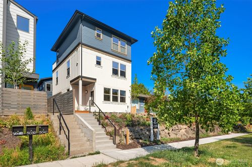 5037 25th Ave Sw, Seattle, WA, 98106-1371 | Card Image
